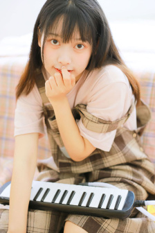 皇上在御花园里C太子妃初夏